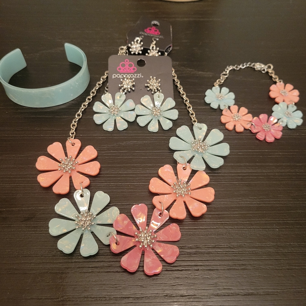 Paparazzi Pastel Floral Jewelry Set